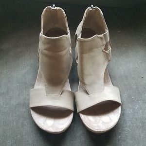 Adrienne Vittadini wedge shoes
